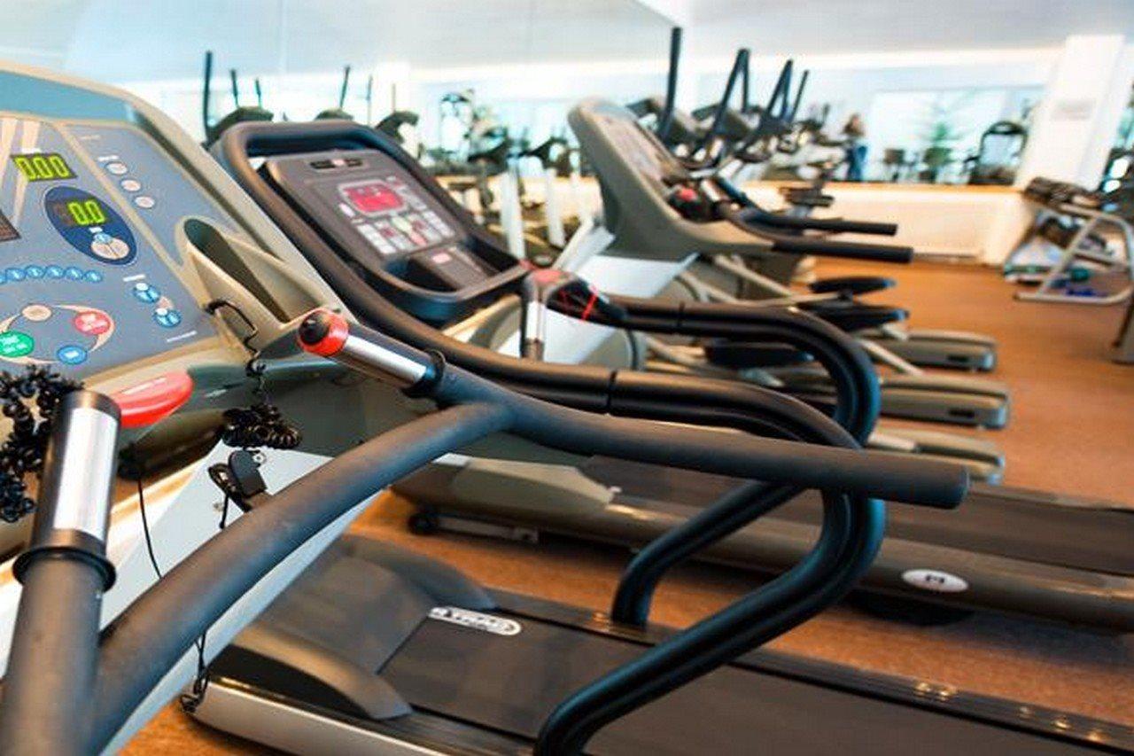 Mar Hall Golf & Spa Resort 비숍턴 외부 사진 Treadmills in a gym