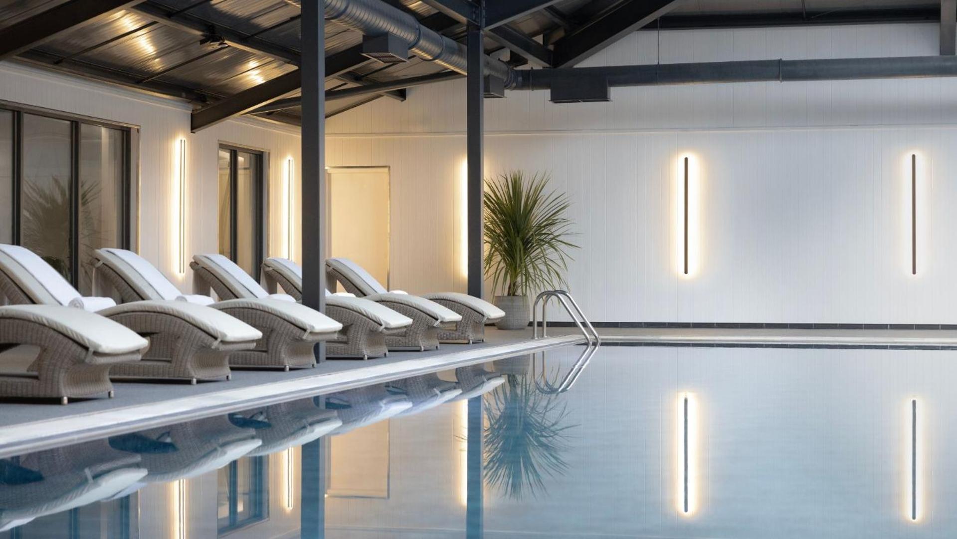 Mar Hall Golf & Spa Resort 비숍턴 외부 사진 The swimming pool at the hotel
