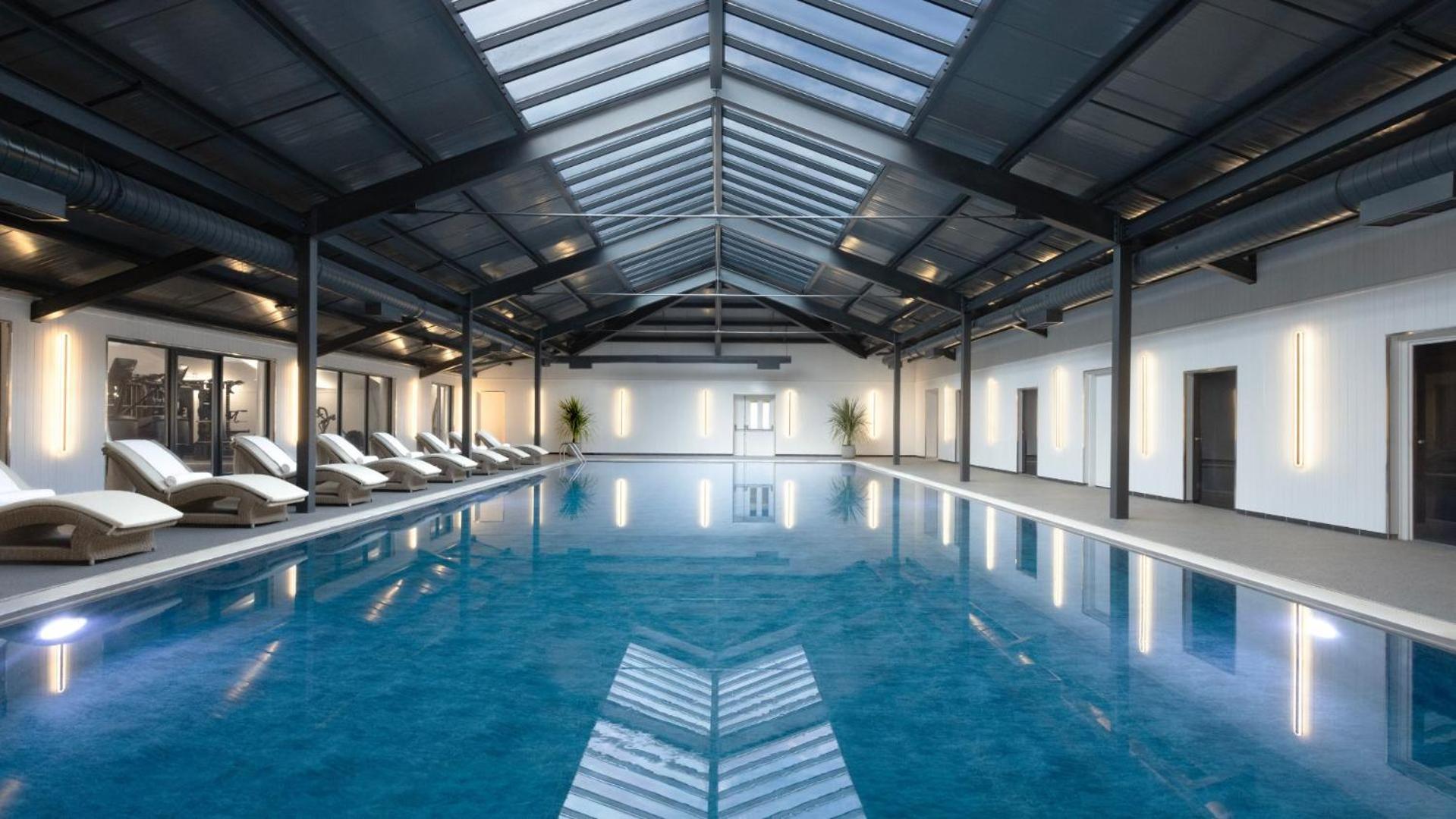Mar Hall Golf & Spa Resort 비숍턴 외부 사진 The swimming pool at the hotel
